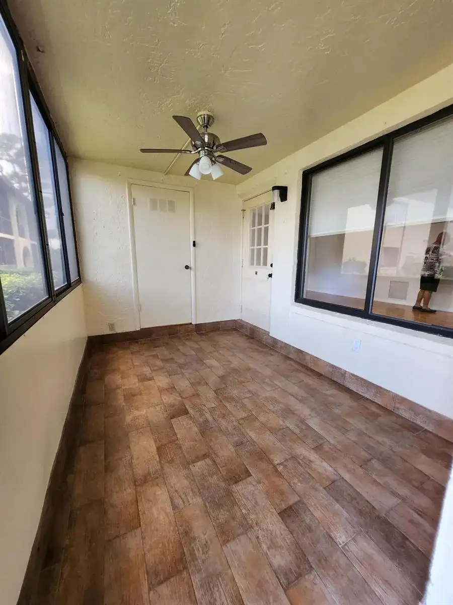 311 KNOTTY PINE Circle # 1, FL 33463 photo 4