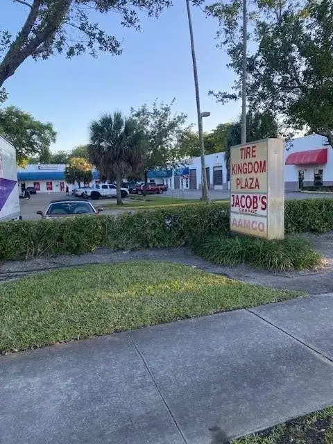 9880 Pines Boulevard, Hollywood FL 33025 photo 2