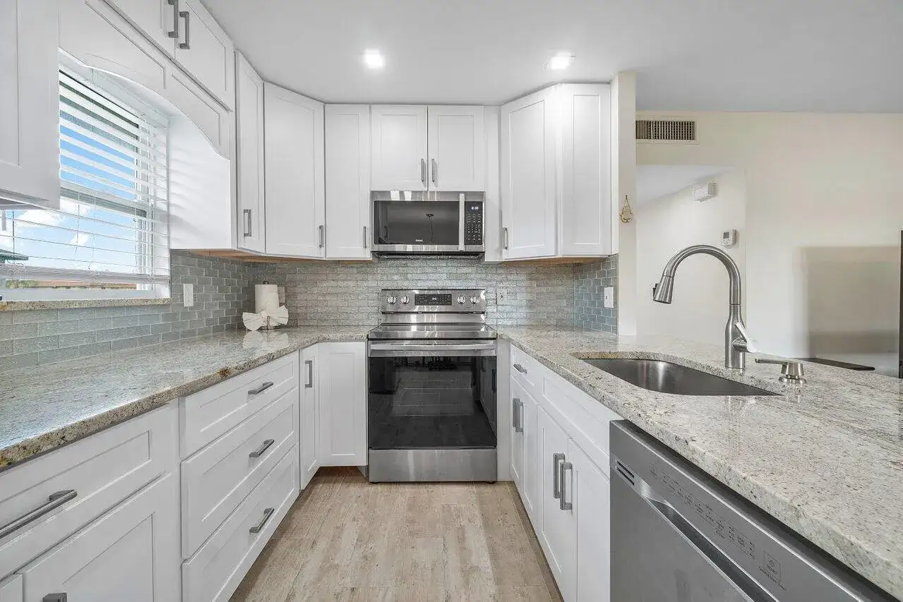 76 FLANDERS B, Delray Beach FL 33484 photo 2