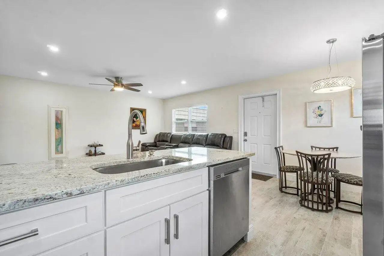 76 FLANDERS B, Delray Beach FL 33484 photo 4