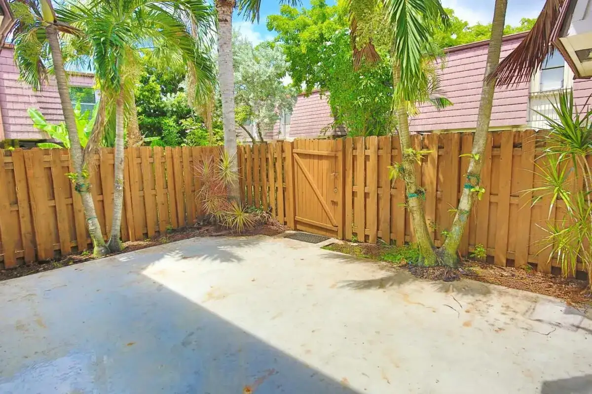 7531 Courtyard Run E, Boca Raton FL 33433 photo 2