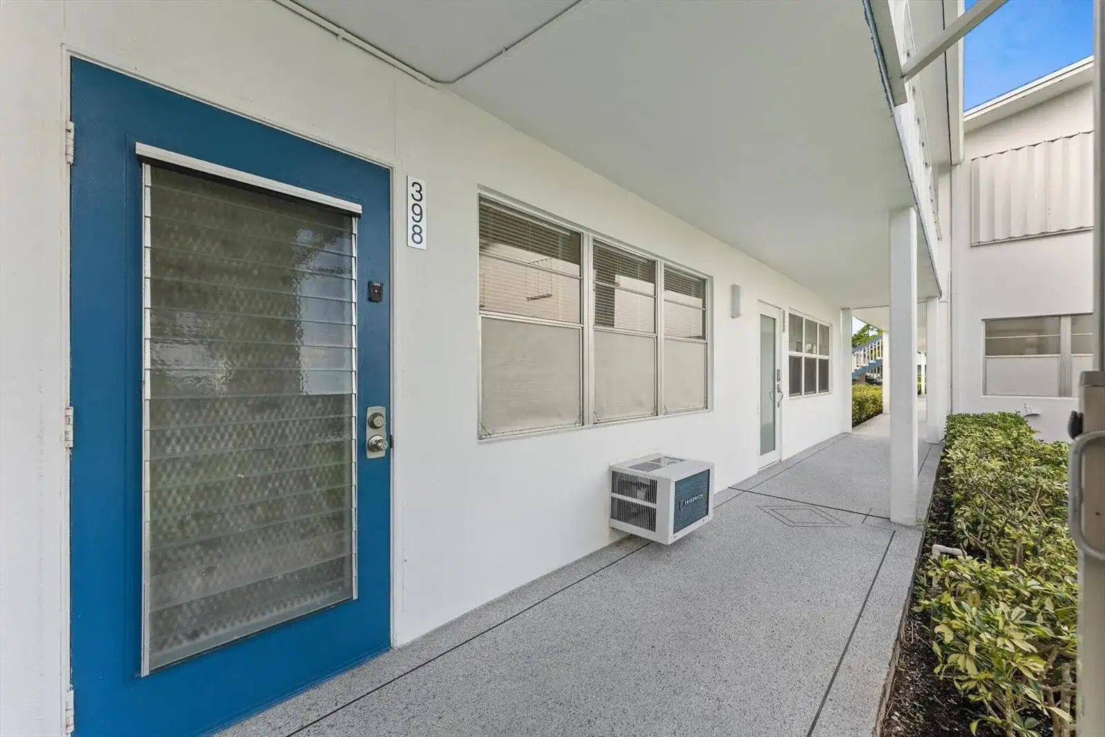 398 Tilford S, Deerfield Beach FL 33442 photo 2