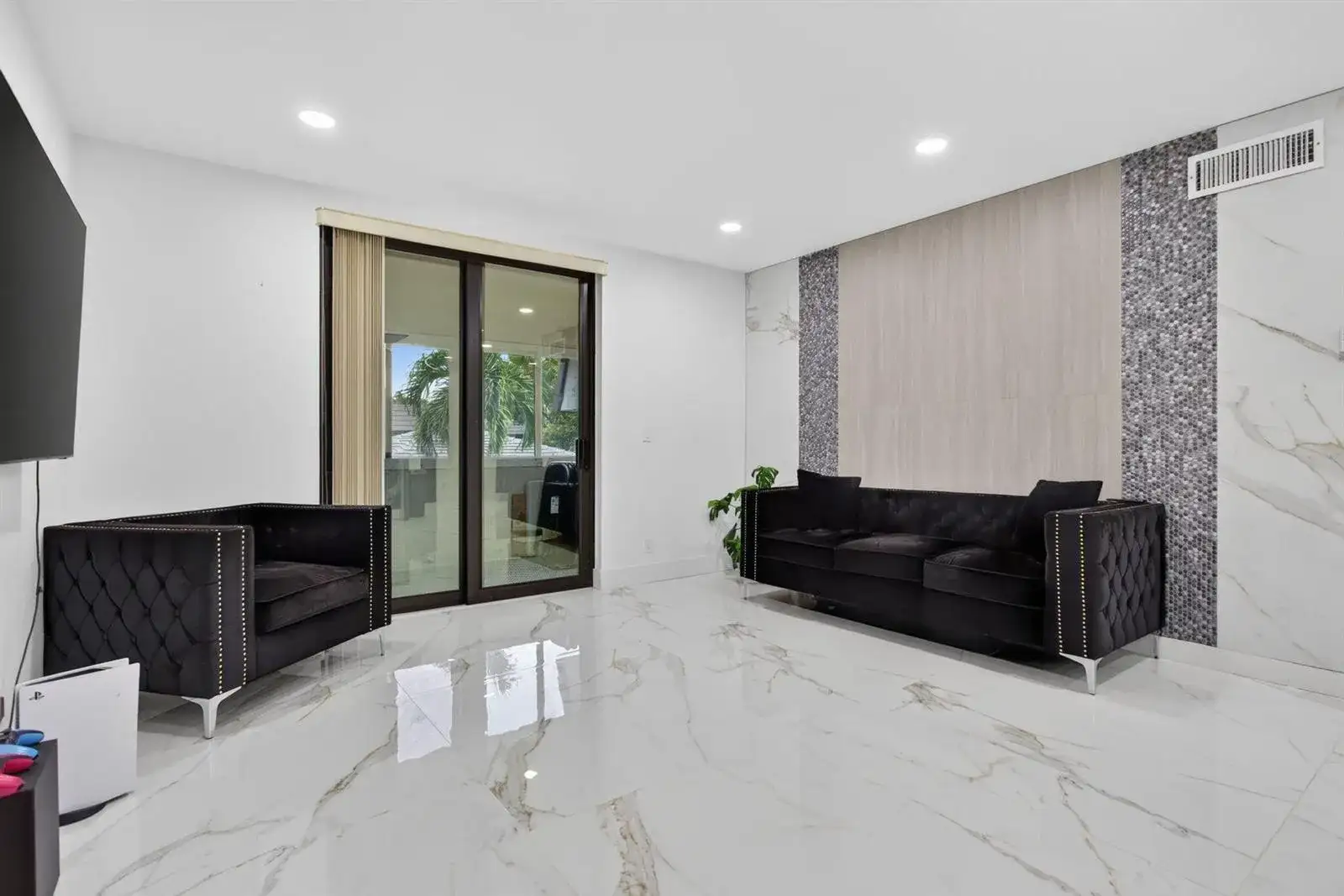 8404 W SAMPLE Road # 230, Coral Springs FL 33065 photo 2