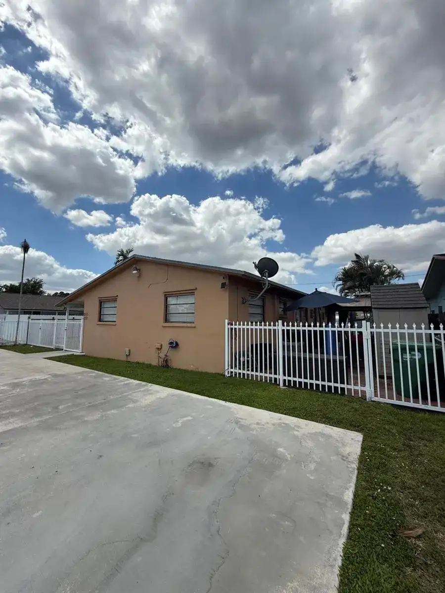 250 SW 76th Court, Miami FL 33144 photo 2