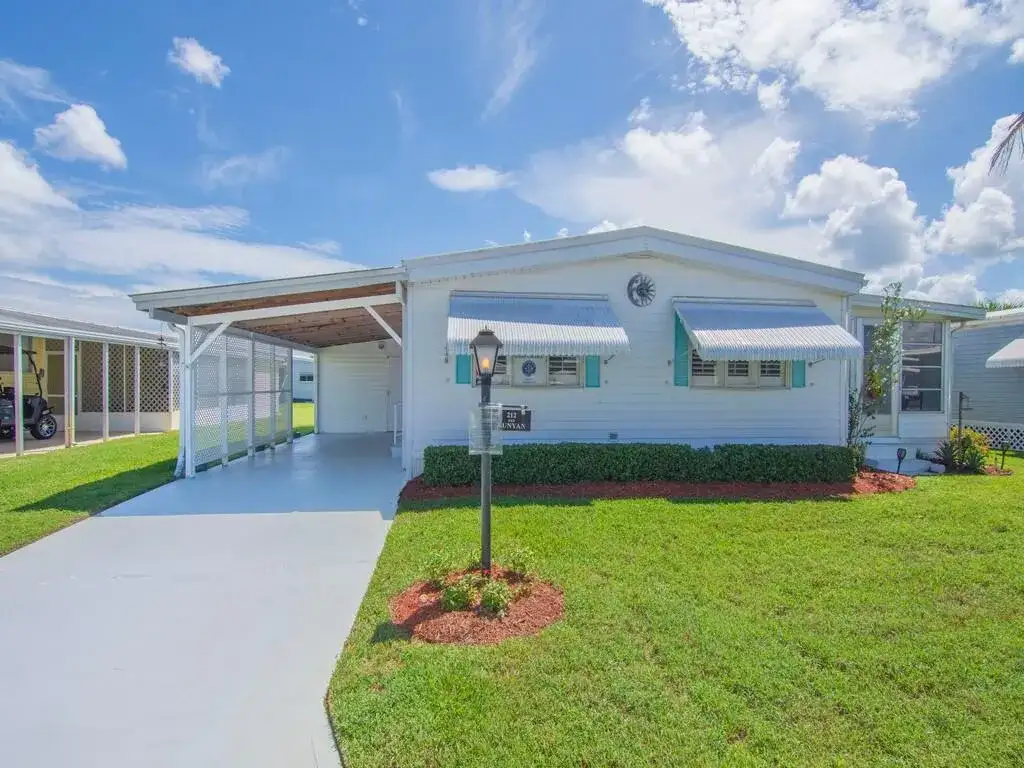 212 NE Forrest Court, Jensen Beach FL 34957 photo 2