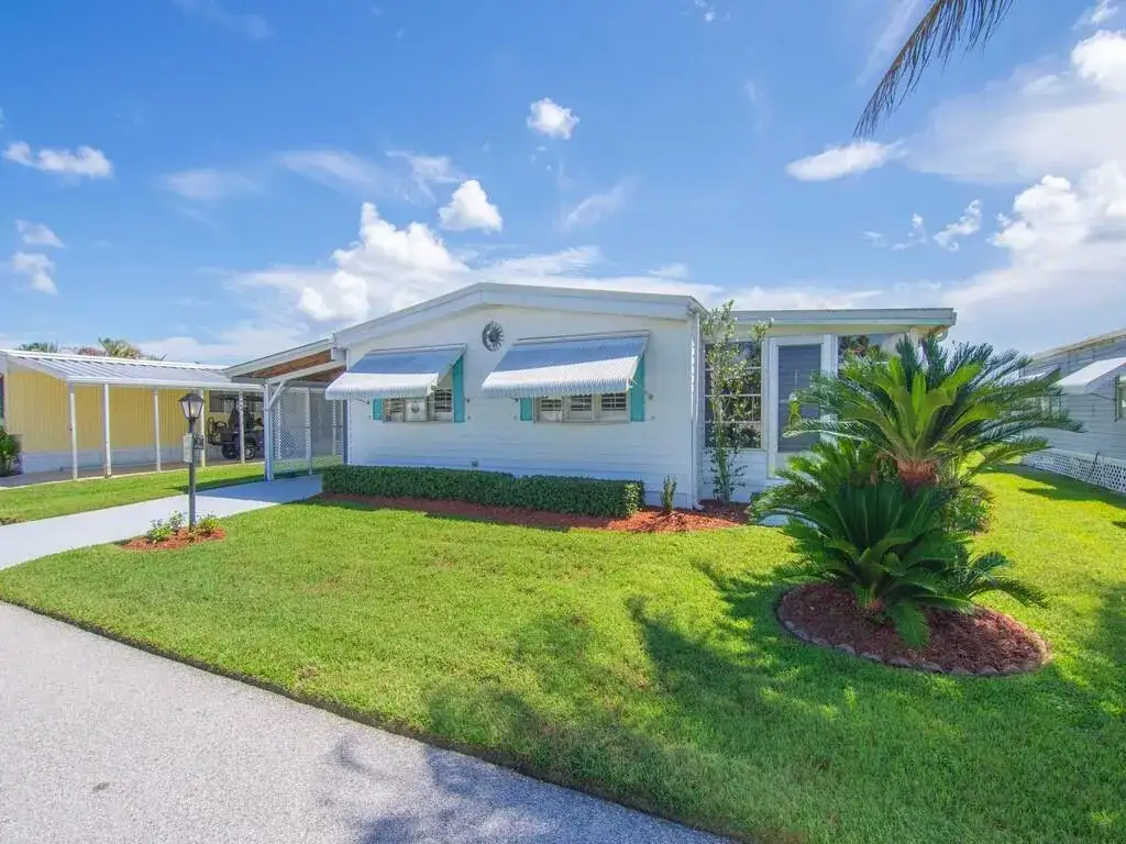 212 NE Forrest Court, Jensen Beach FL 34957 photo 3