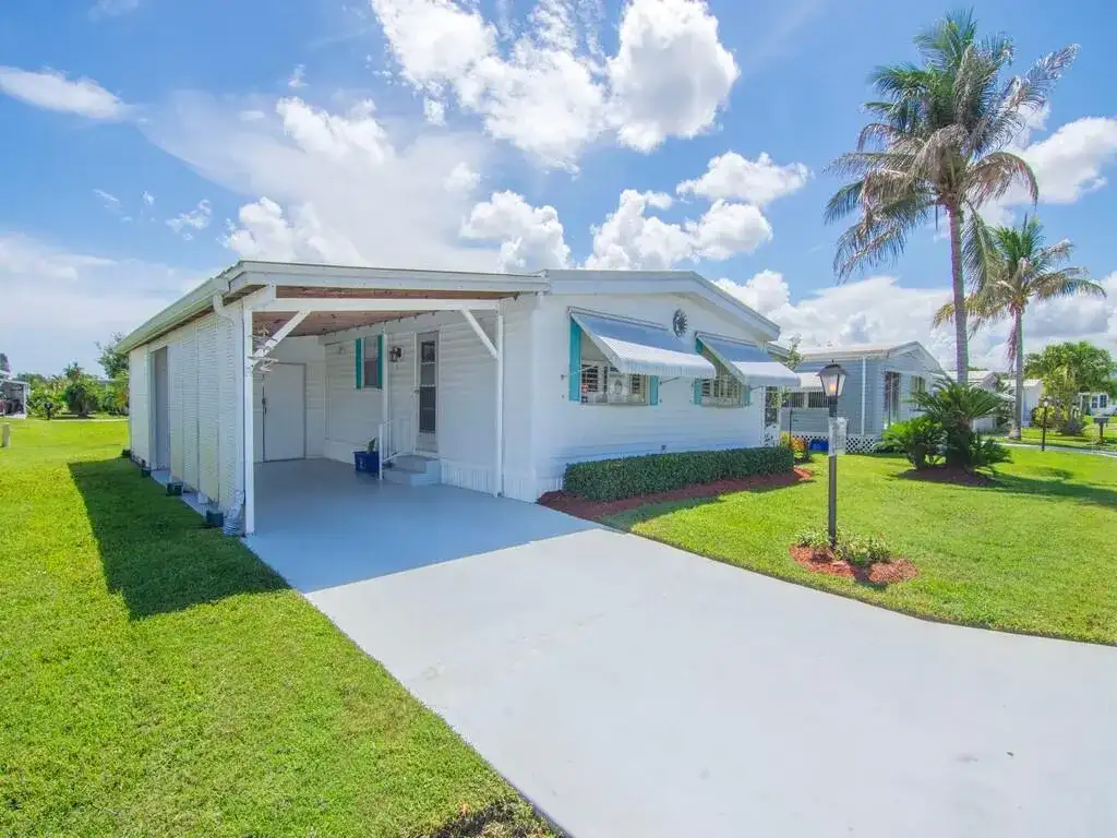212 NE Forrest Court, Jensen Beach FL 34957 photo 4