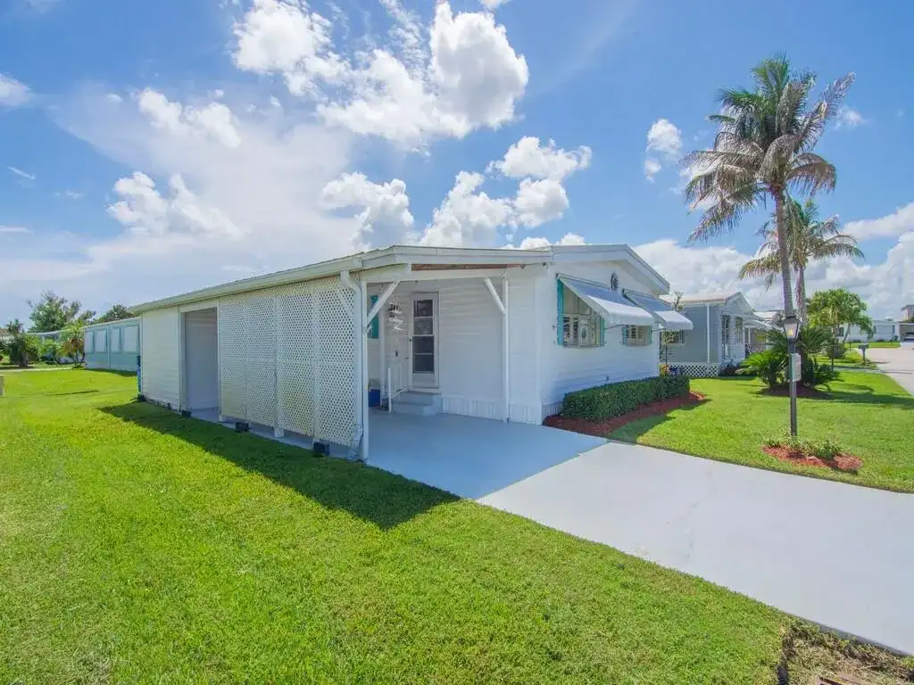 212 NE Forrest Court, Jensen Beach FL 34957 photo 5