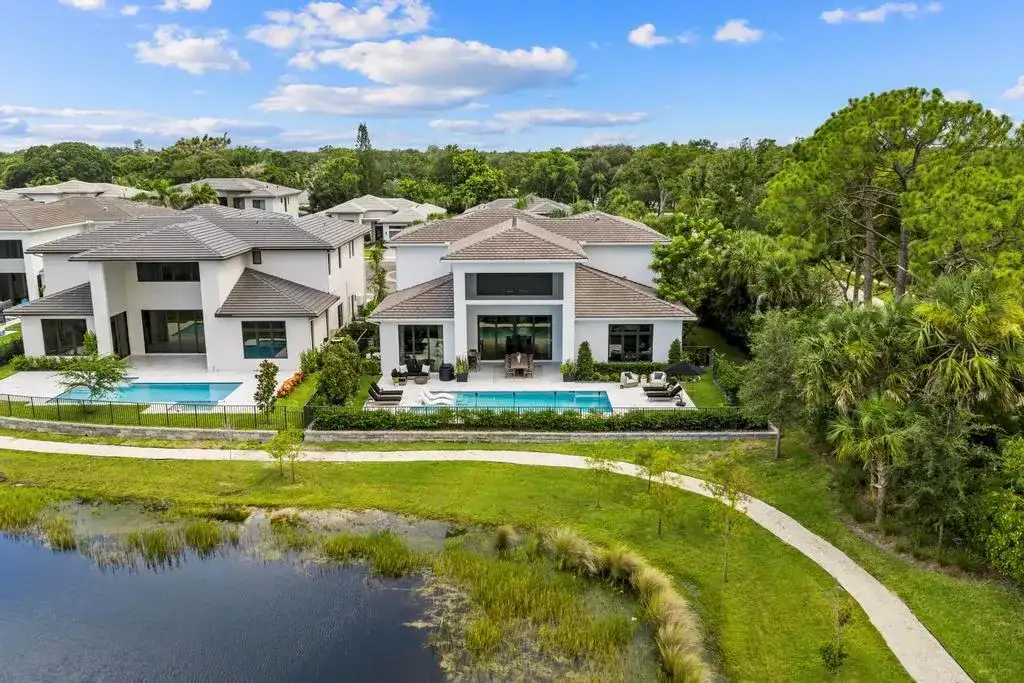 18401 Symphony Court, Jupiter FL 33458 photo 2
