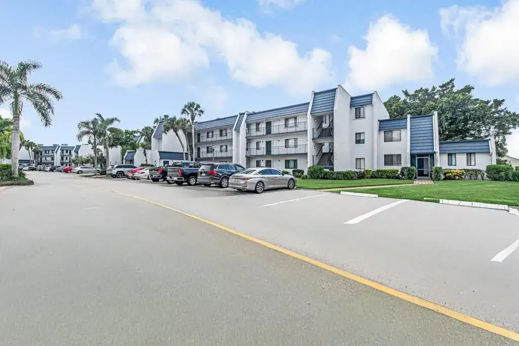 4465 Luxemburg Court # 108, Lake Worth FL 33467 photo 3