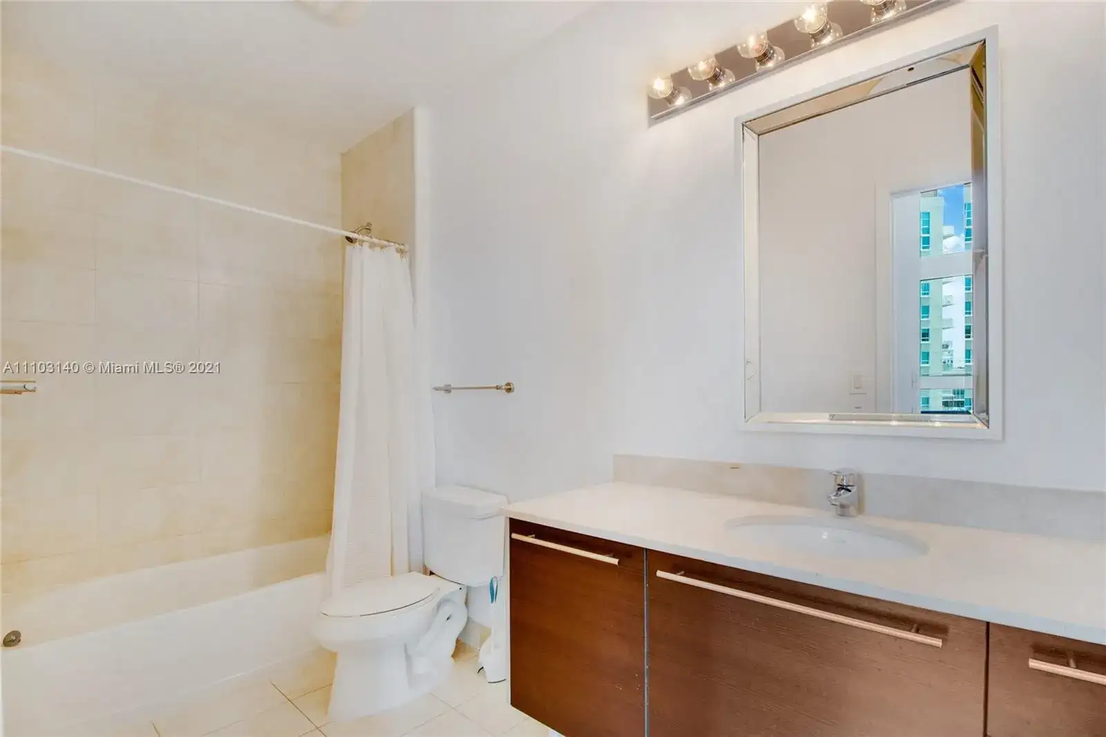 1900 N Bayshore Drive # 912, Miami FL 33132 photo 4