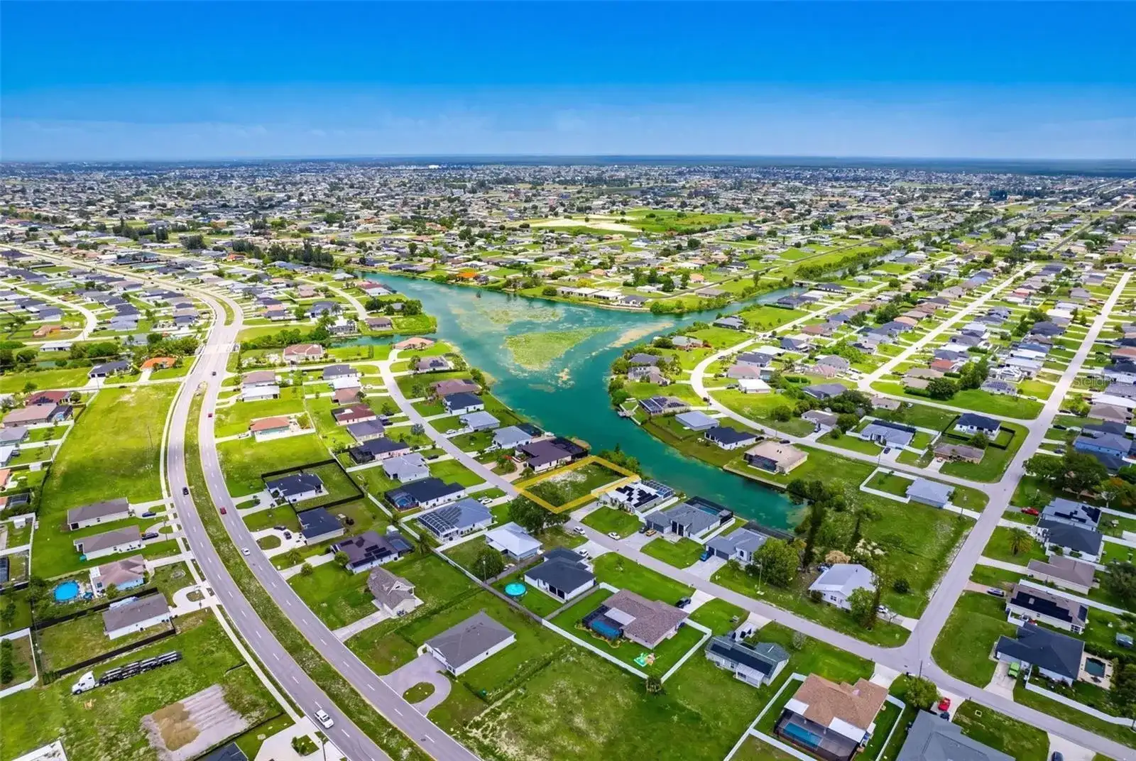 623 NE 7TH Terrace, Cape Coral FL 33909 photo 3