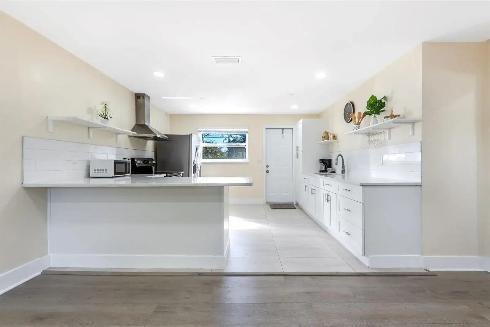3914 Serubi Avenue, Palm Springs FL 33461 photo 3