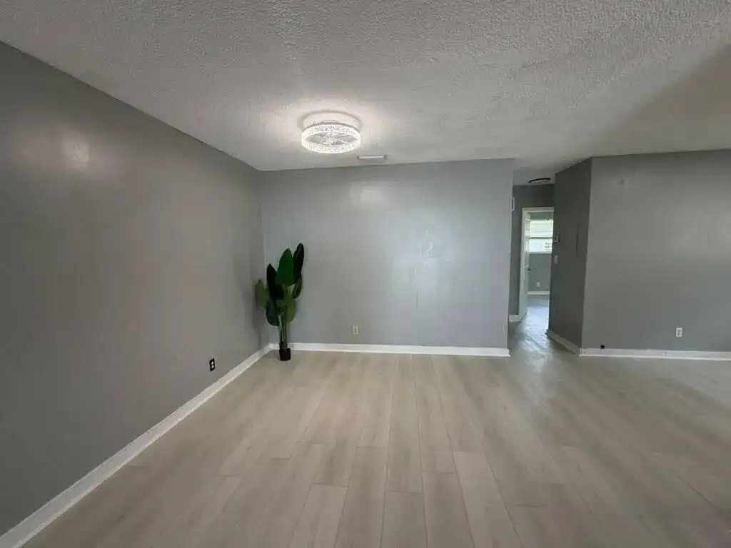 403 NW 2nd Street, Hallandale Beach FL 33009 photo 3