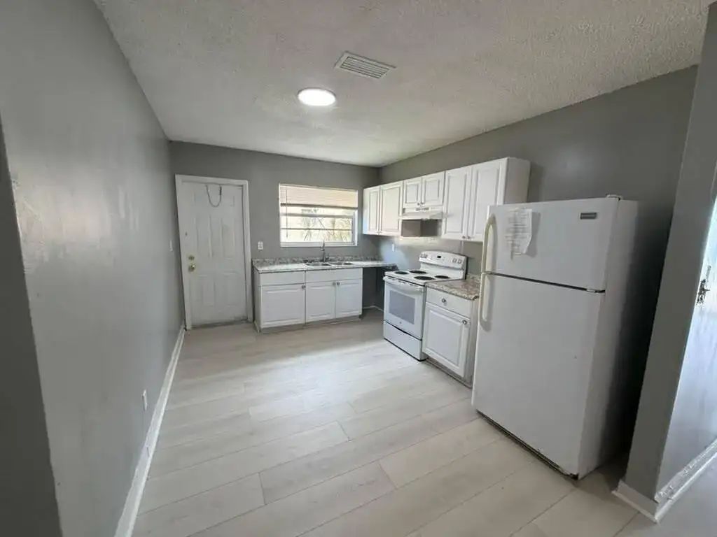 403 NW 2nd Street, Hallandale Beach FL 33009 photo 5
