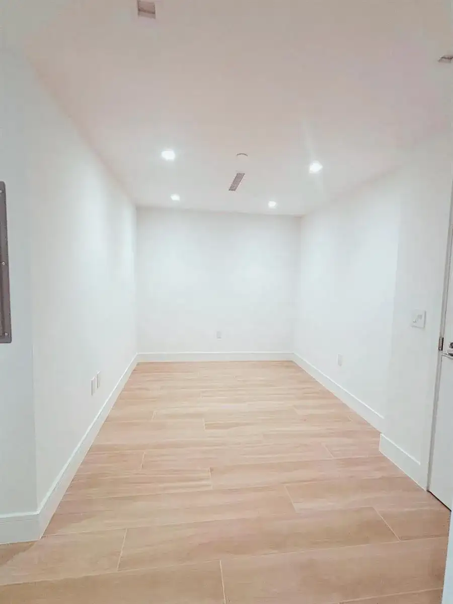 2411 Laguna Circle # 1104, North Miami FL 33181 photo 3