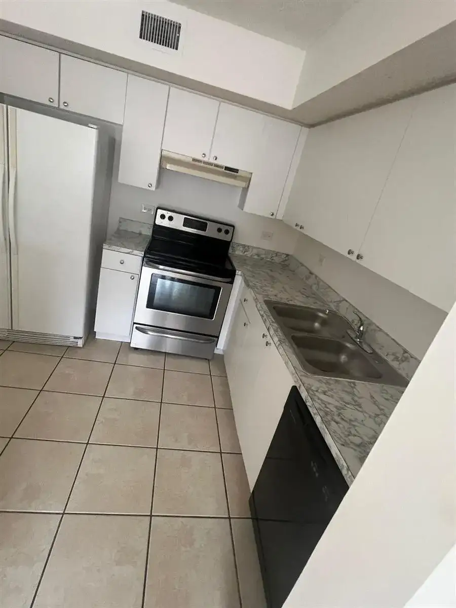 3660 N 56TH Avenue # 611, Hollywood FL 33021 photo 3