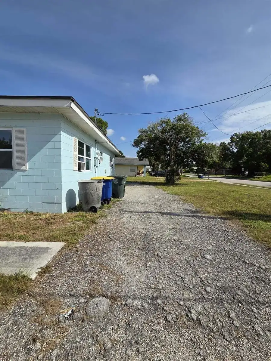 2204 Ave G, Fort Pierce FL 34950 photo 2
