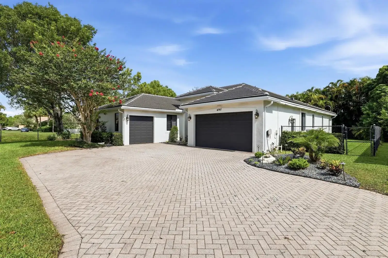 4797 NW 72nd Place, Coconut Creek FL 33073 photo 2