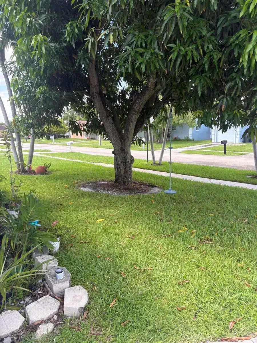 8250 SW 8TH Court, North Lauderdale FL 33068 photo 5