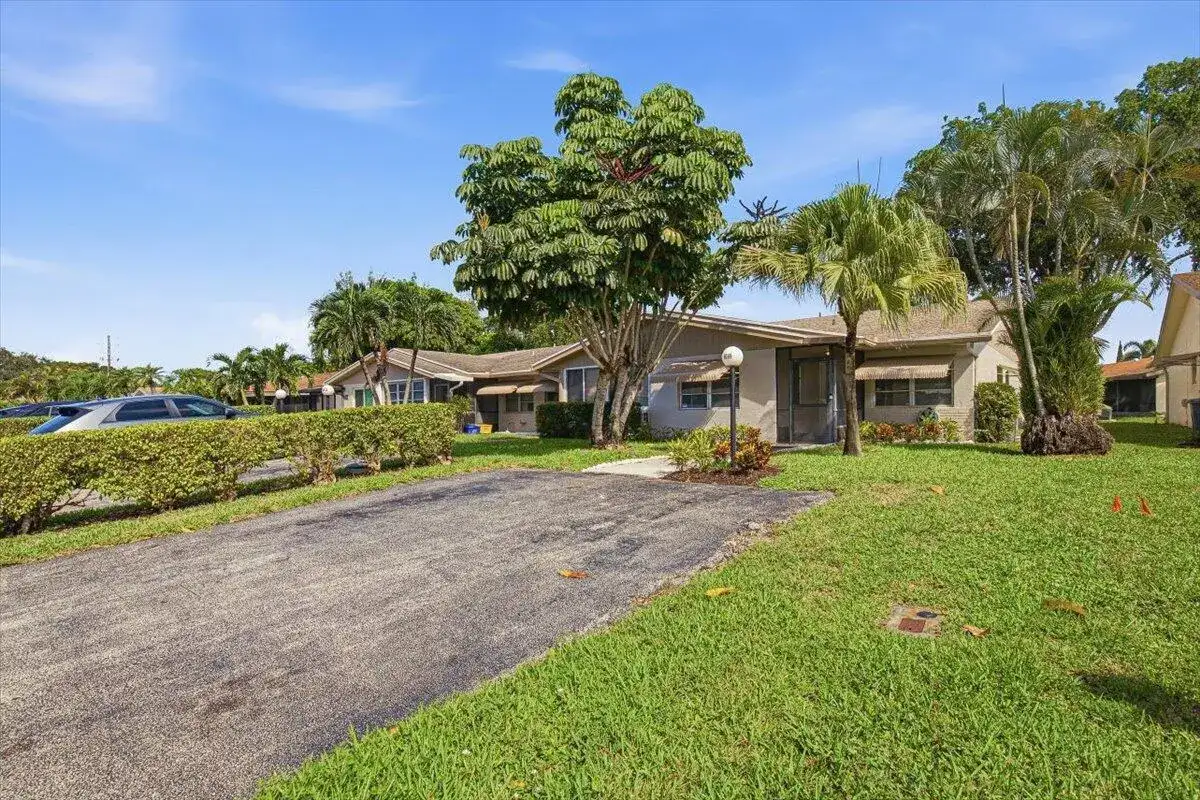 6069 LA PALMA Lane, Delray Beach FL 33484 photo 3