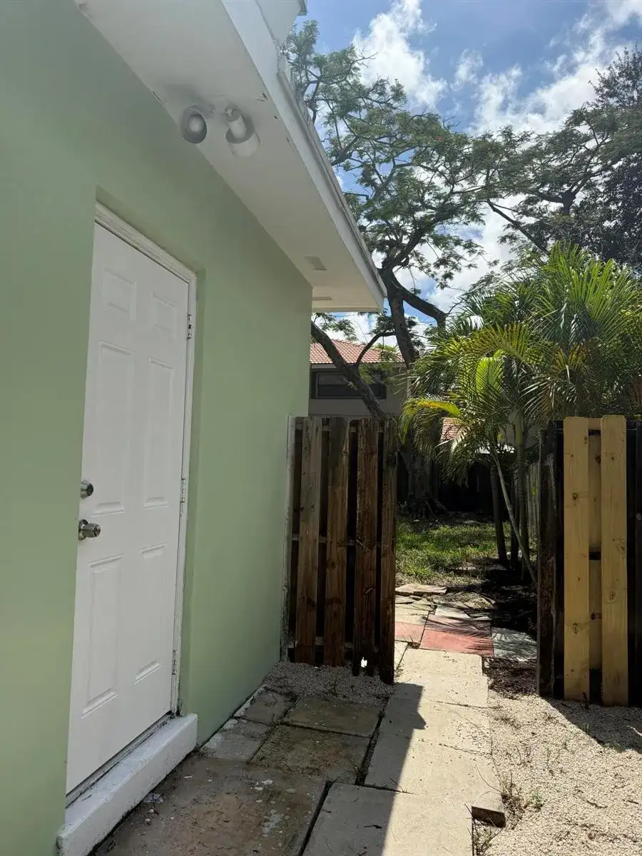 900 SE 12th Street, Fort Lauderdale FL 33316 photo 2
