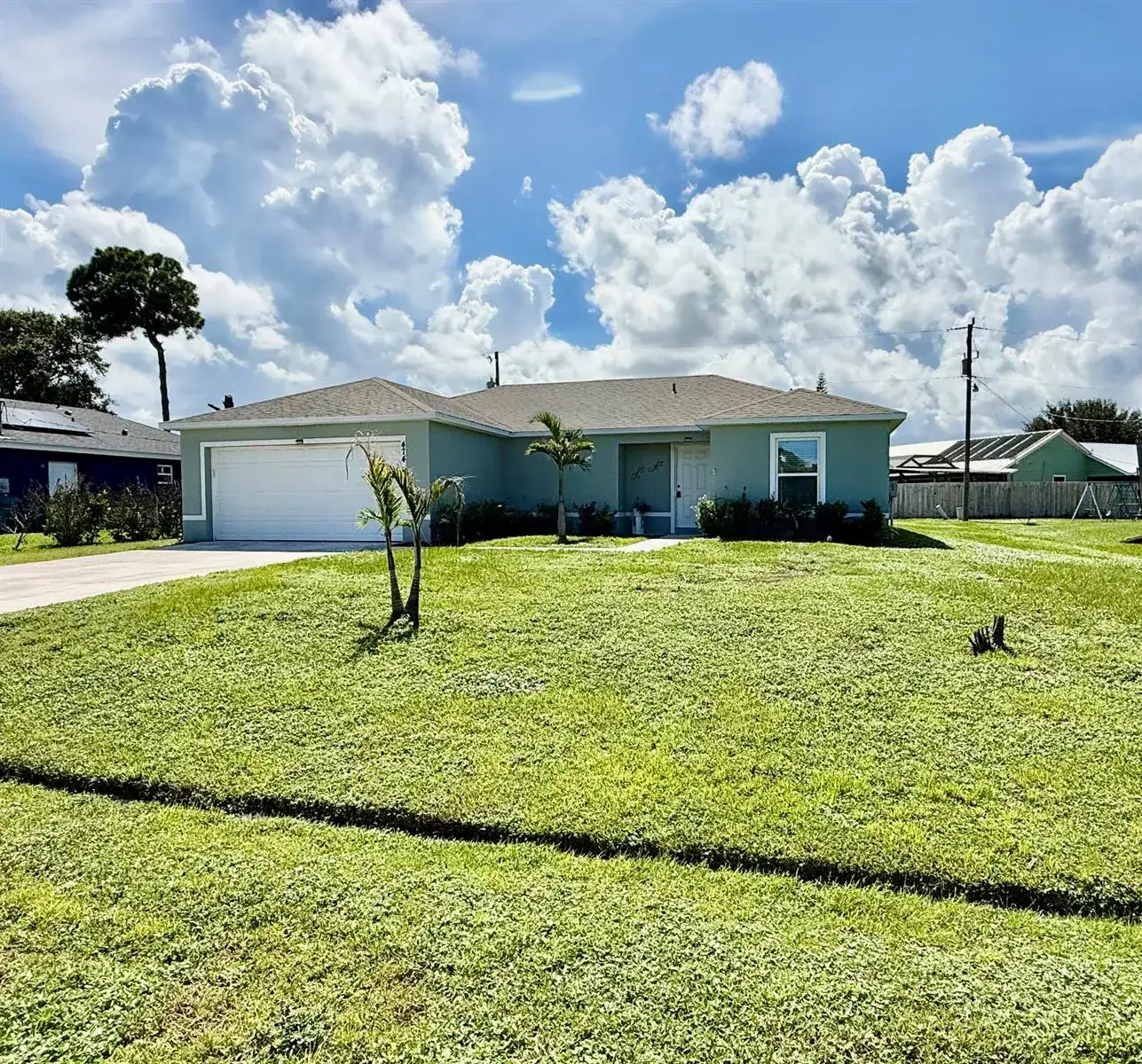 474 NE MAINSAIL Street, Port St. Lucie FL 34983 photo 2