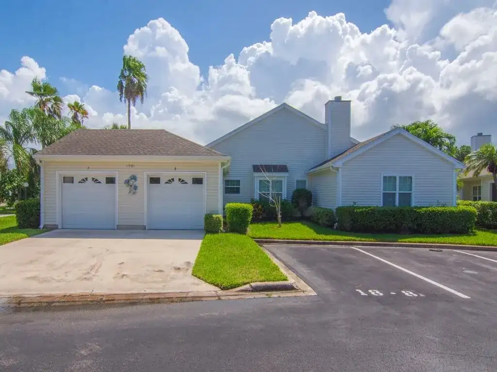1901 Westminster Circle, Vero Beach FL 32966 photo 3