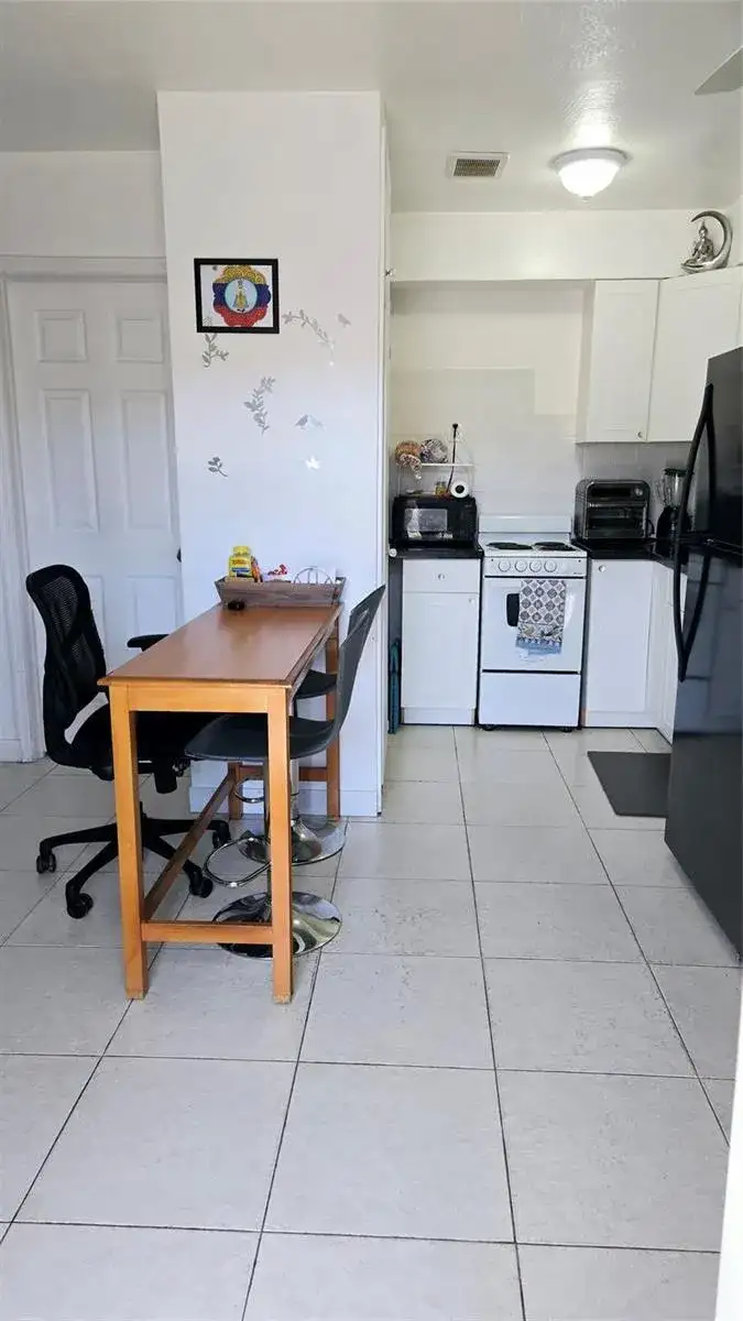 2213 LINCOLN Street # 2, Hollywood FL 33020 photo 2