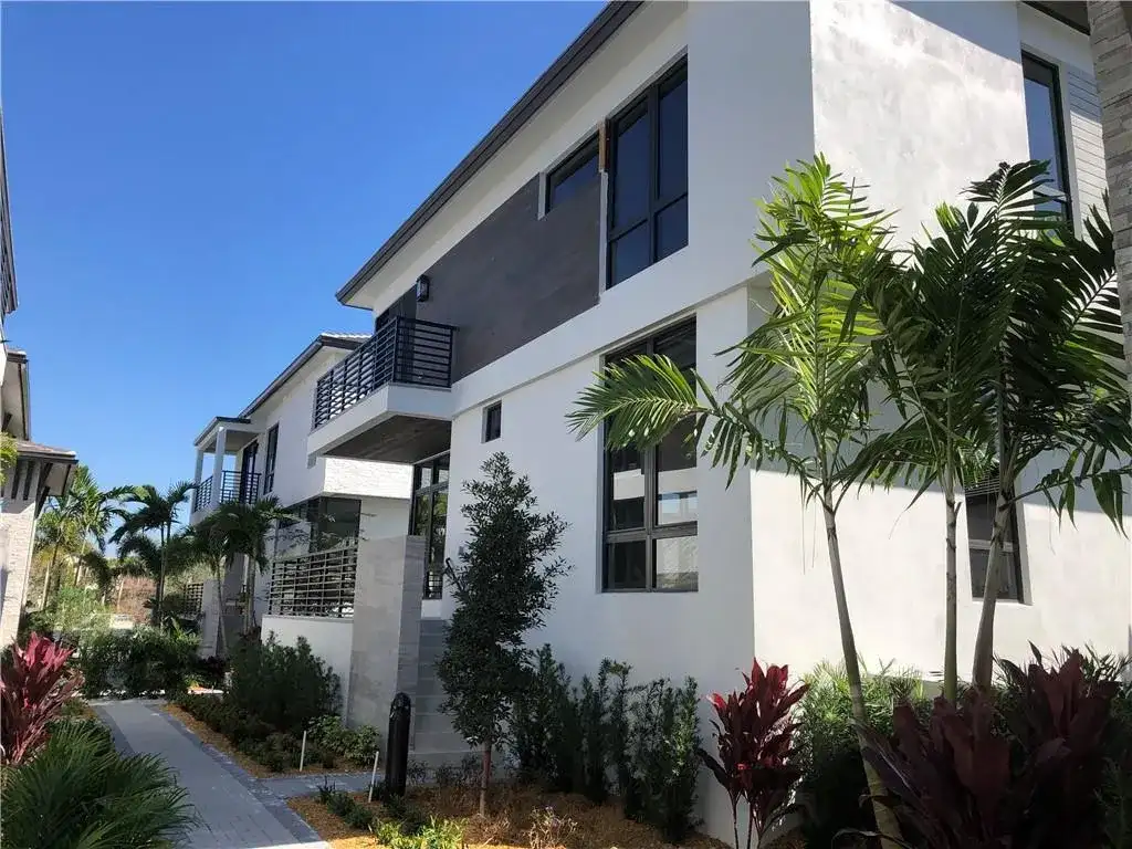 8243 NW 48th Street, Doral FL 33166 photo 2