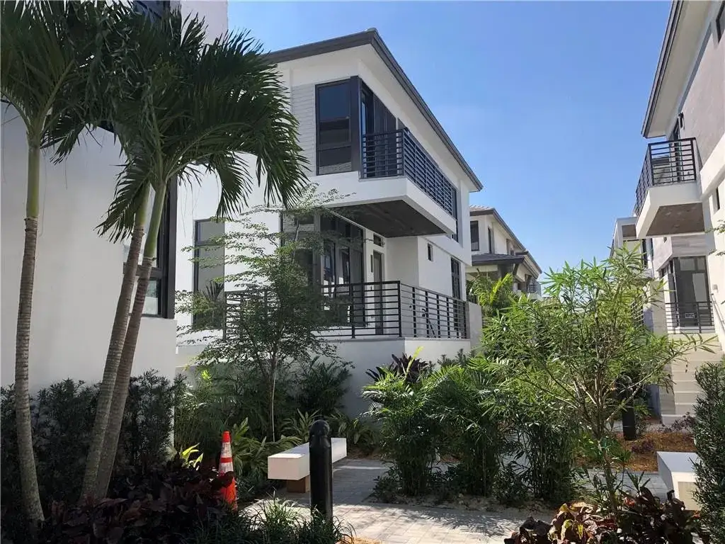 8243 NW 48th Street, Doral FL 33166 photo 3
