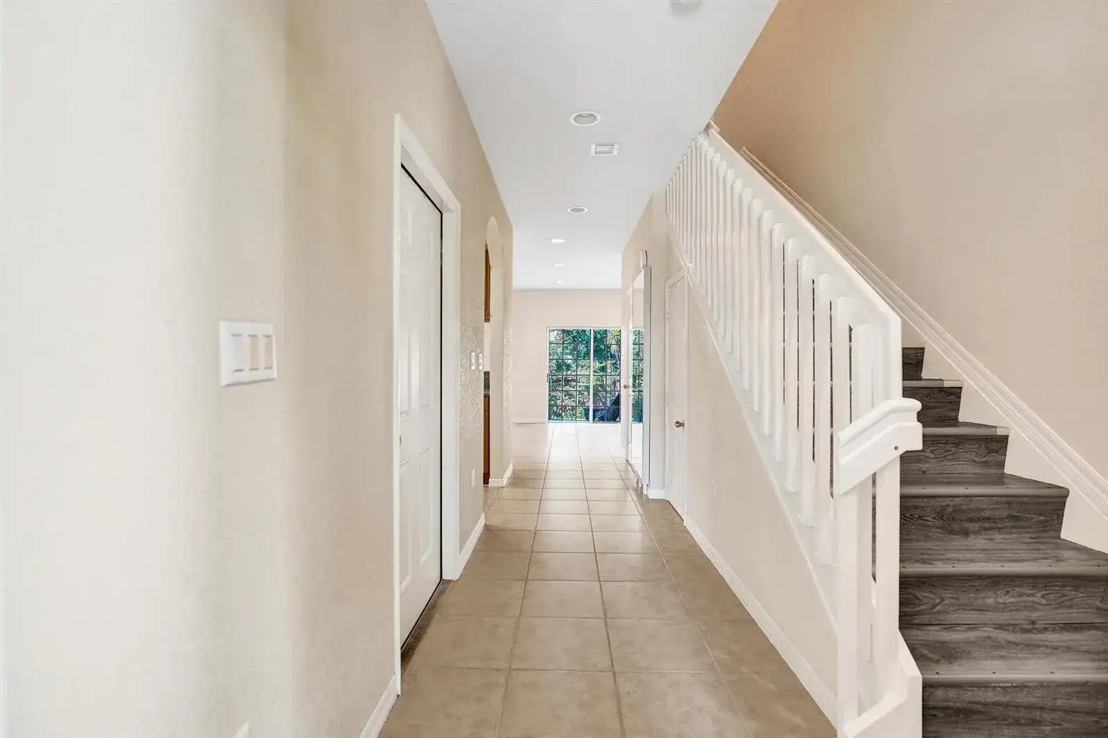 852 NW 9TH Street, Hallandale Beach FL 33009 photo 4
