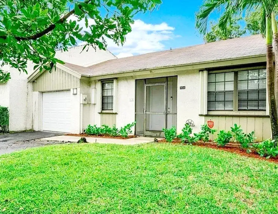 904 NW 50TH Court, Deerfield Beach FL 33064 photo 2