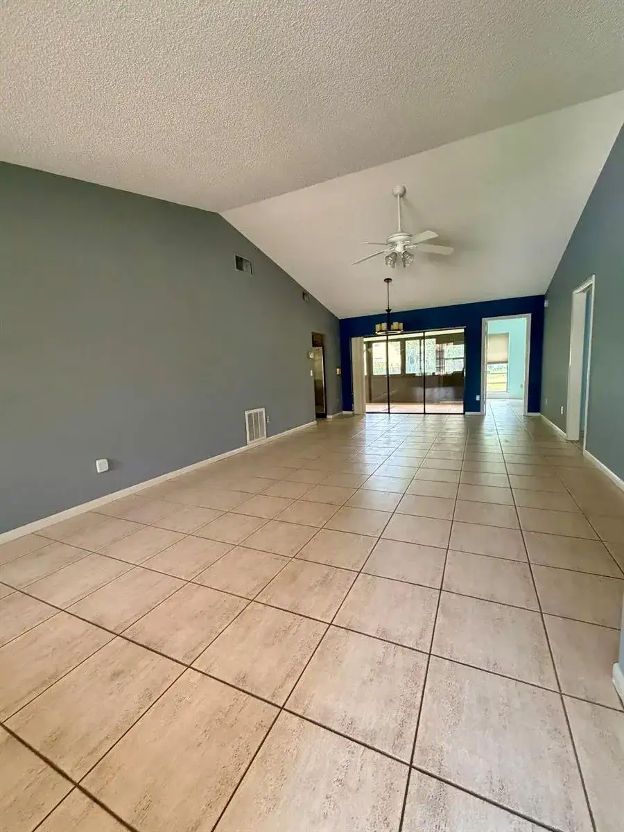 6273 Tall Cypress Circle, FL 33463 photo 2