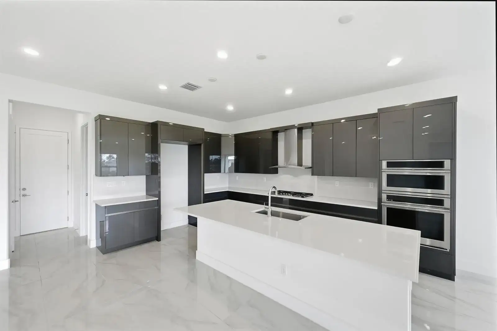 7707 Laurel Park Drive, Lake Worth FL 33449 photo 2