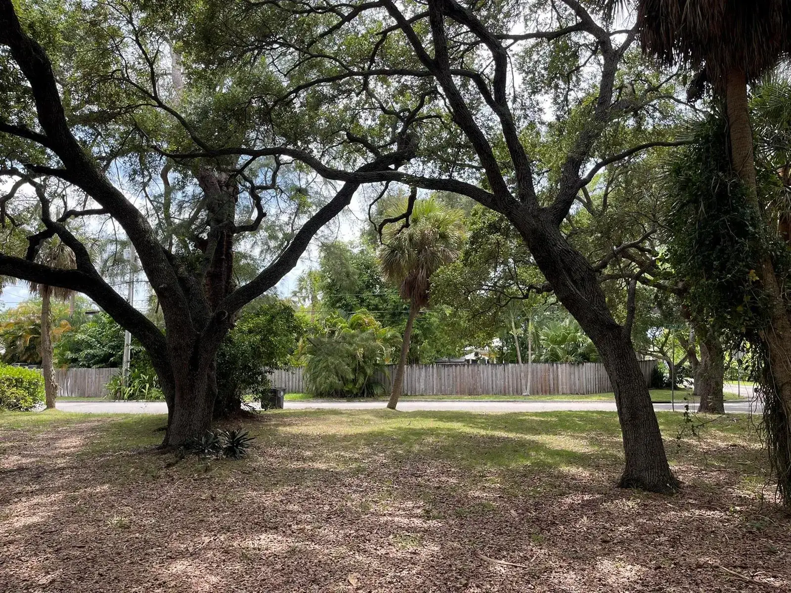 806 S LAKESIDE Drive, FL 33460 photo 3