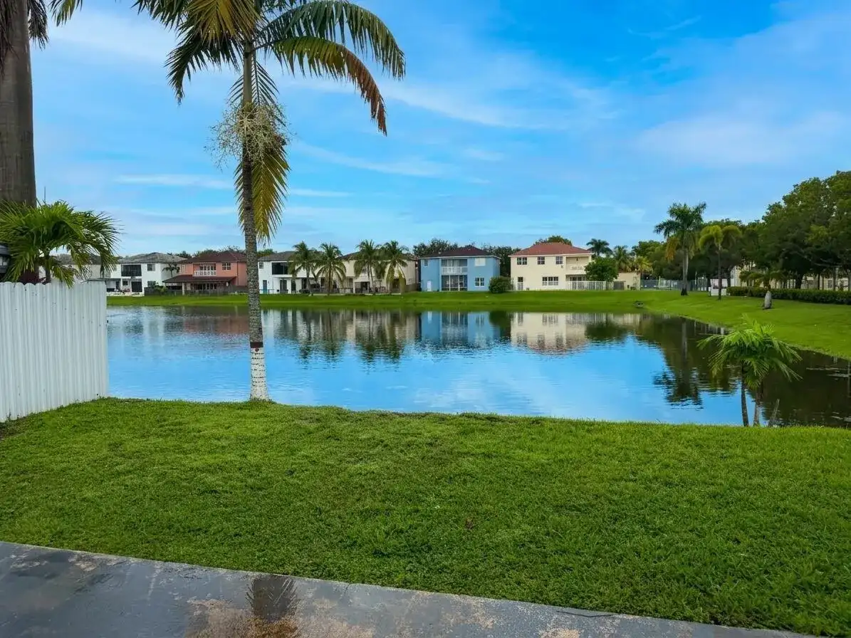 8911 NW 178th Lane, Hialeah FL 33018 photo 2