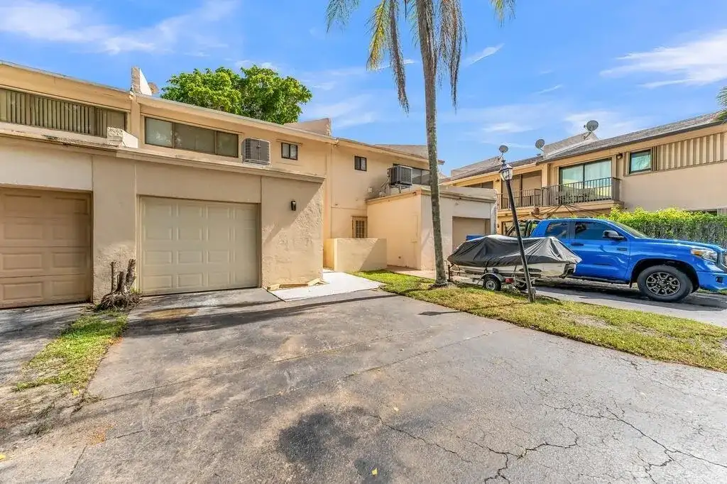 4281 NW 76 Avenue, Davie FL 33328 photo 3
