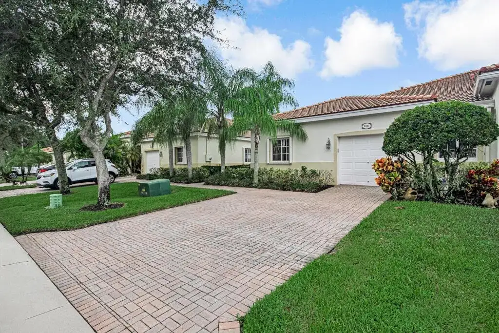 2327 WINDJAMMER Way, West Palm Beach FL 33411 photo 3