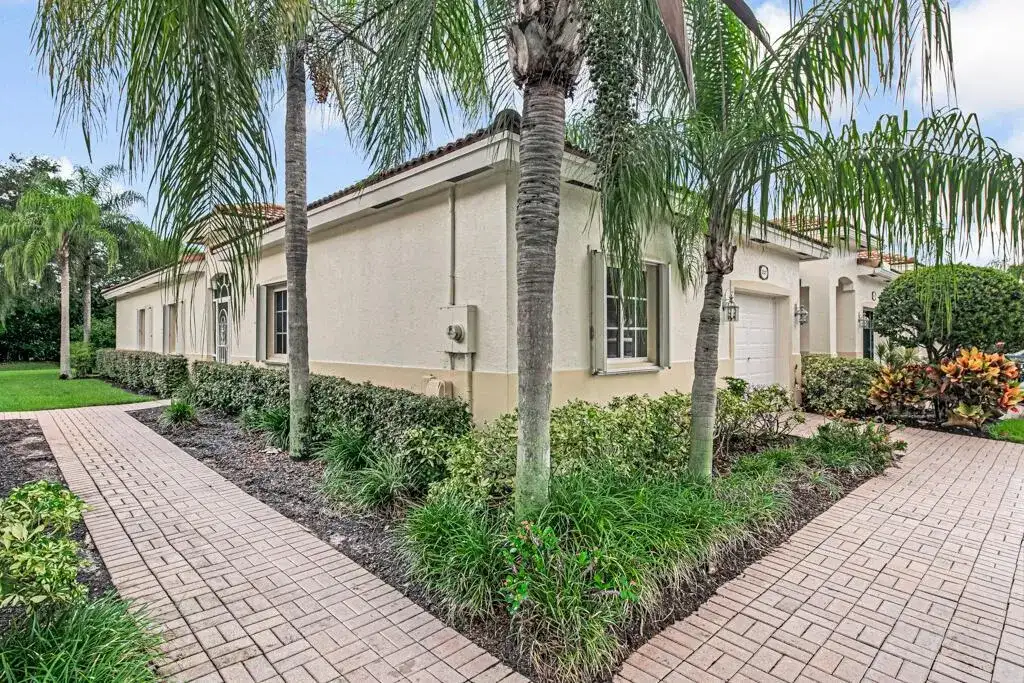2327 WINDJAMMER Way, West Palm Beach FL 33411 photo 4