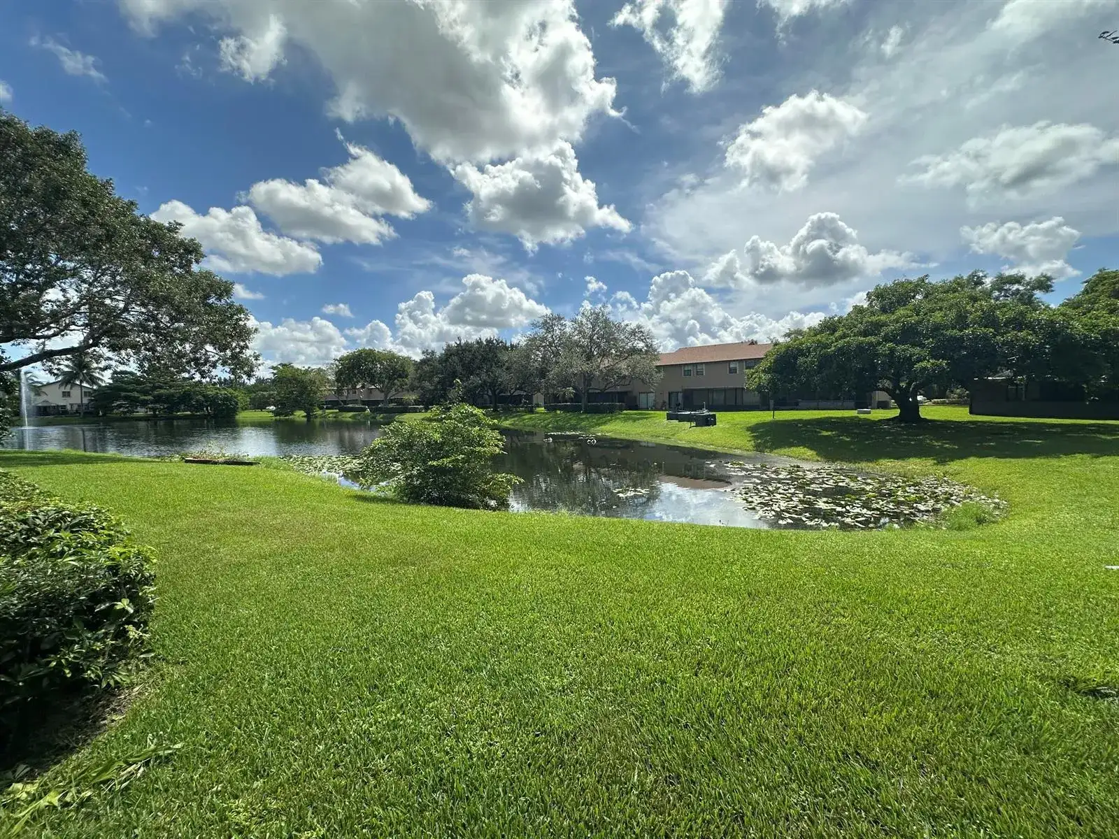 305 Lakeside Court, Sunrise FL 33326 photo 3