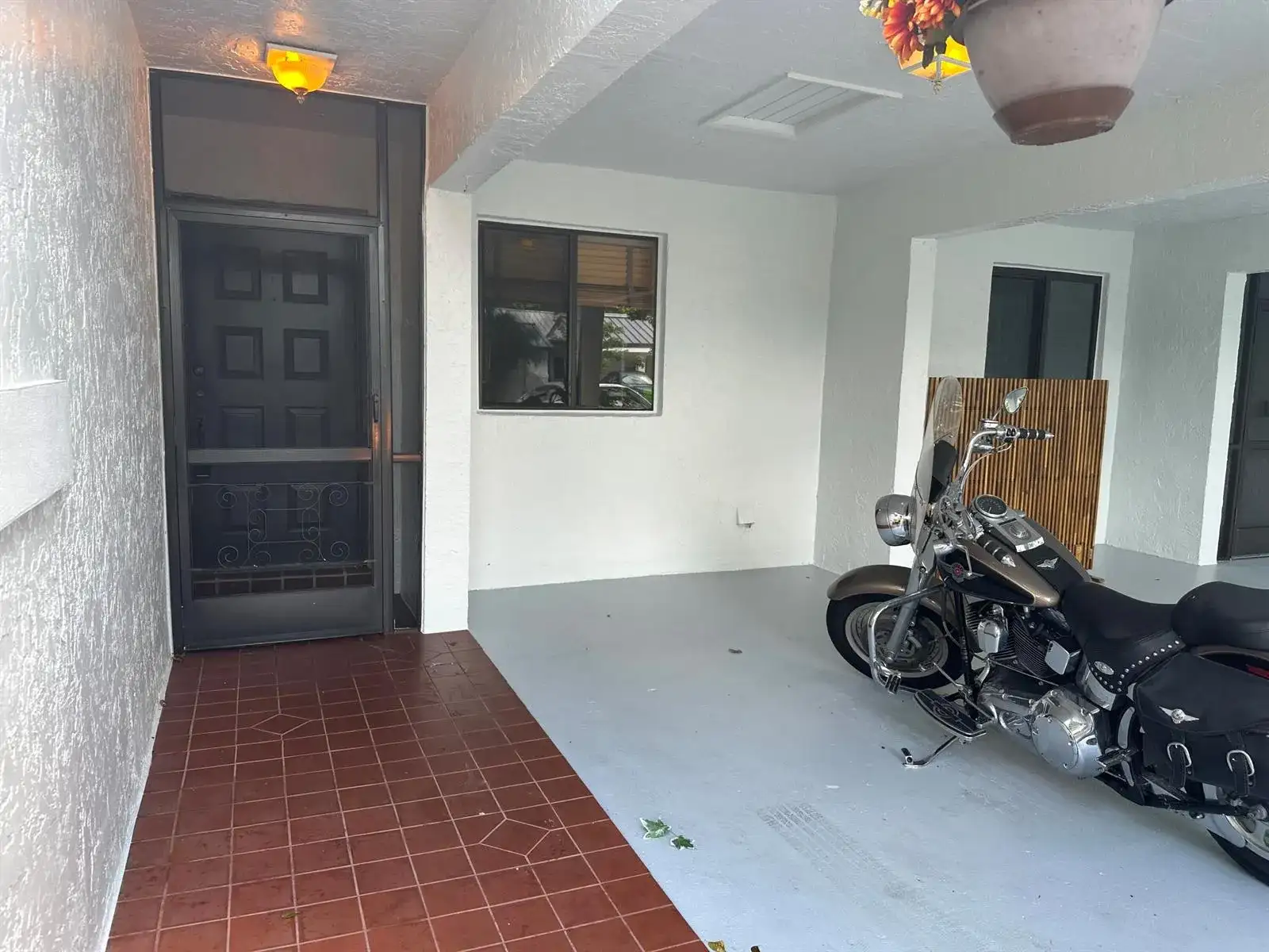 305 Lakeside Court, Sunrise FL 33326 photo 4
