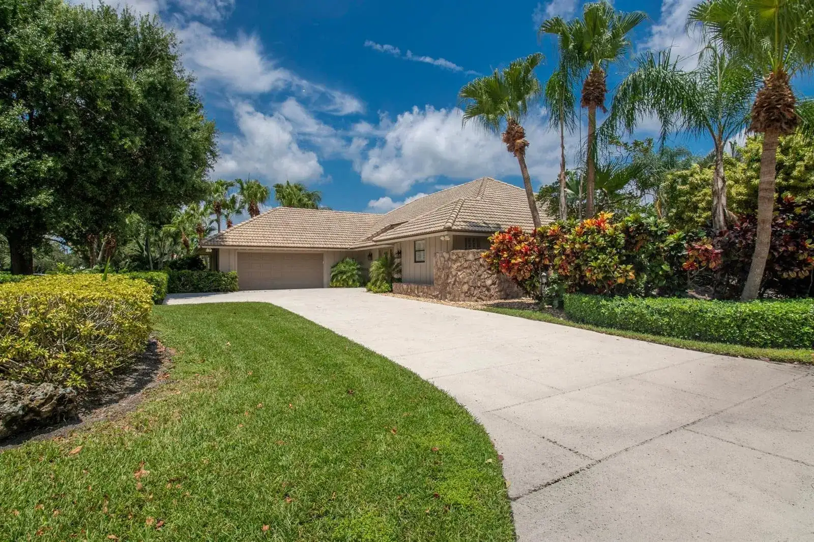 13 Balfour Road W, Palm Beach Gardens FL 33418 photo 2