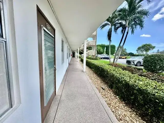 1041 Guilford C, Boca Raton FL 33434 photo 2