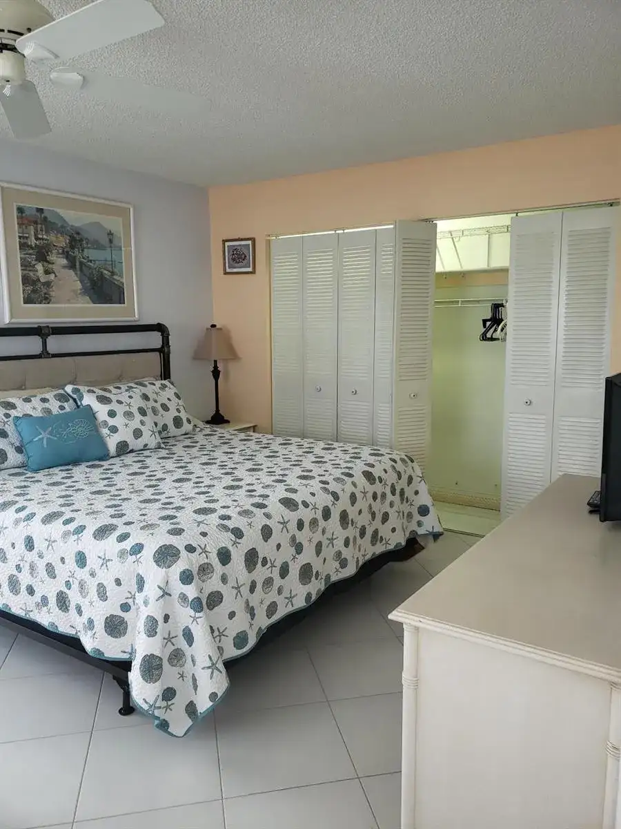 904 FLANDERS Drive S, Delray Beach FL 33484 photo 2