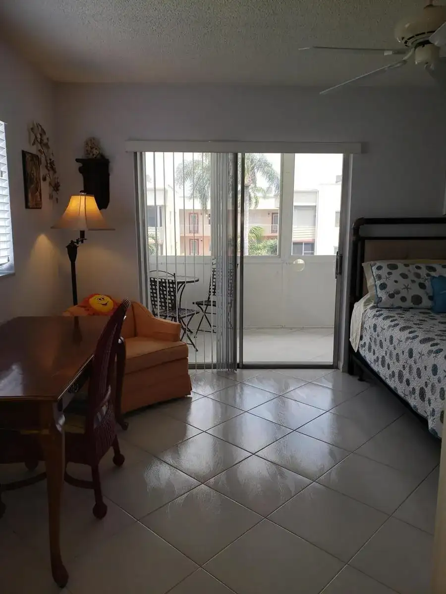 904 FLANDERS Drive S, Delray Beach FL 33484 photo 3