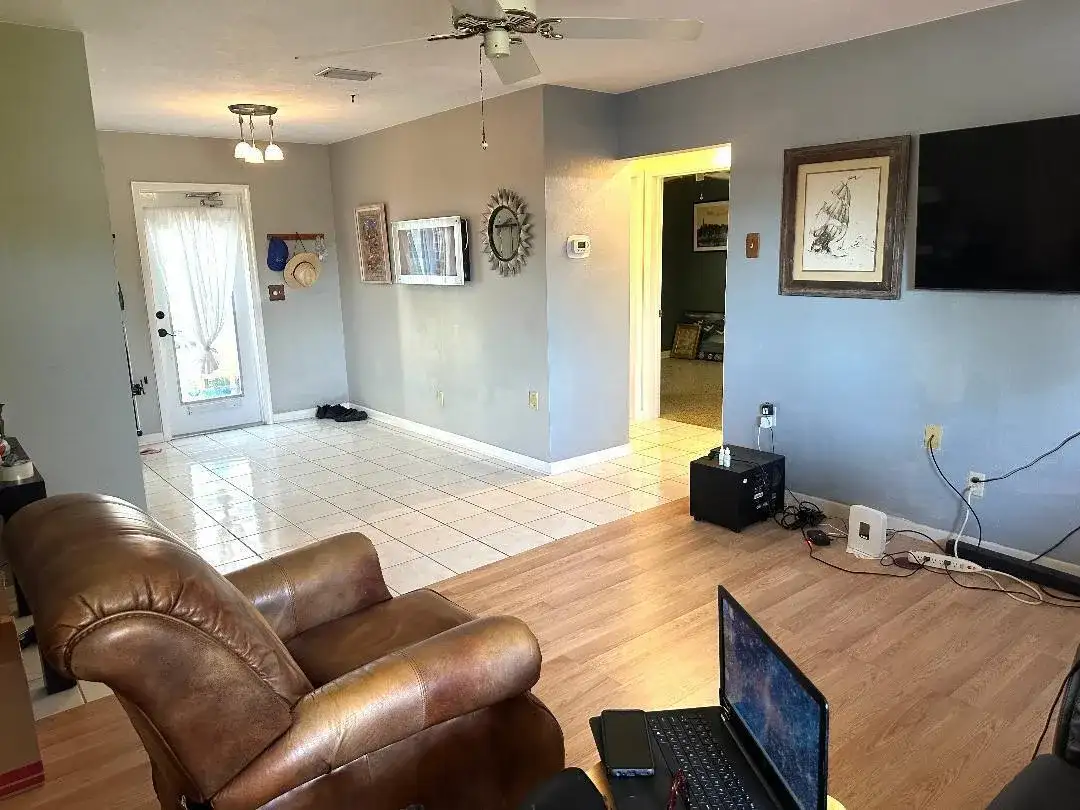 1075 James Road, Lantana FL 33462 photo 2