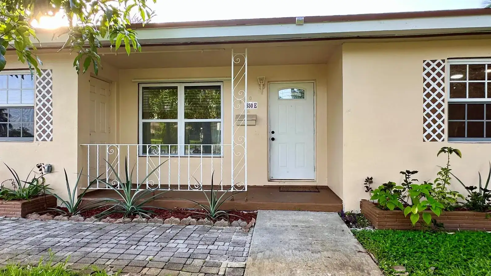 650 E CAMPUS Circle, Fort Lauderdale FL 33312 photo 2