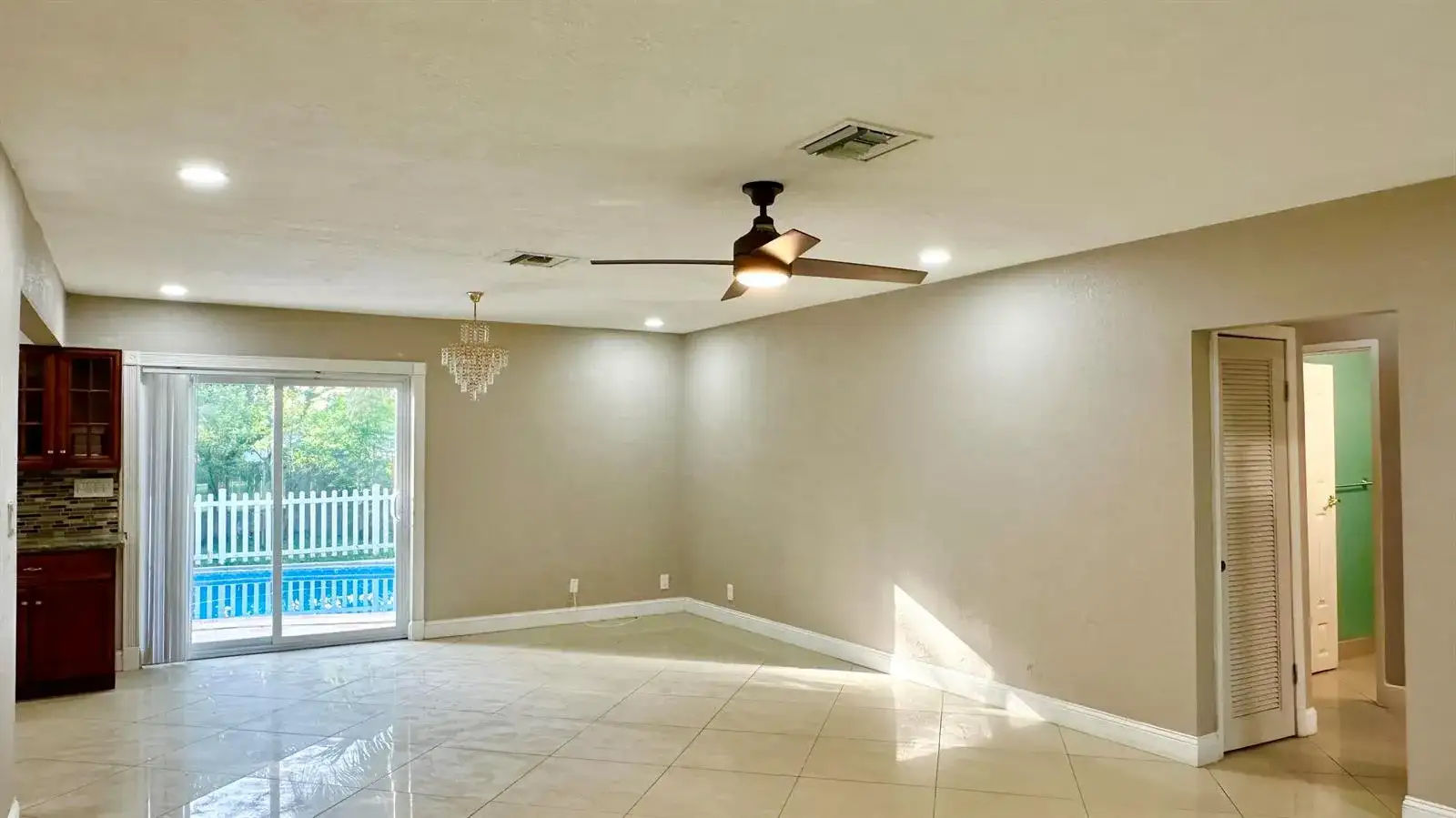 650 E CAMPUS Circle, Fort Lauderdale FL 33312 photo 3