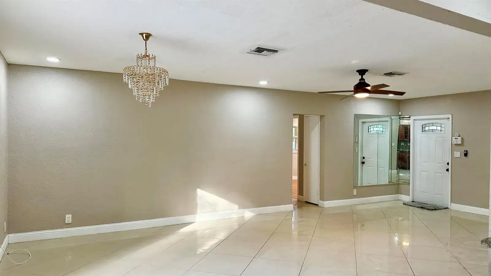 650 E CAMPUS Circle, Fort Lauderdale FL 33312 photo 4